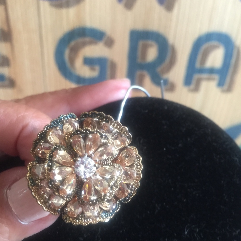 Stunning vintage ring with stones